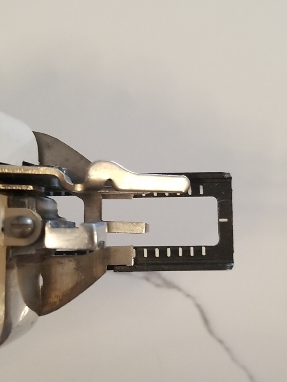 Singer Professional Buttonholer - Picture 9 of 15